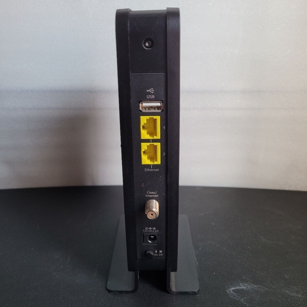 Netgear N600 DOCSIS 3.0 Cable Modem Router - Picture 4 of 5